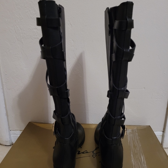 Shoes - Picture 4 of 6